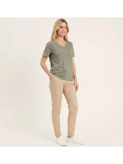 T-shirt kaki uni avec une coupe ajustée un col v et des manches courtes