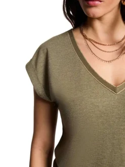 T-shirt kaki uni pourvu d'une coupe droite et d'un col en V