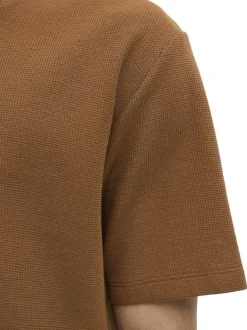 T-shirt à manches courtes camel uni avec une coupe droite et un col rond