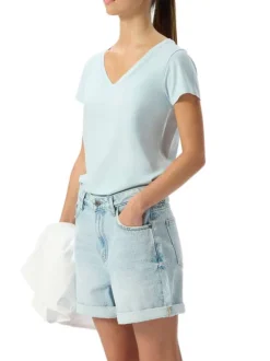 T-shirt manches courtes ciel uni avec une coupe droite et un col v