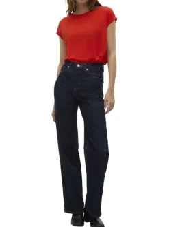 T-shirt manches courtes rouge uni avec un col v et une coupe droite