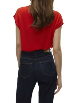 T-shirt manches courtes rouge uni avec un col v et une coupe droite
