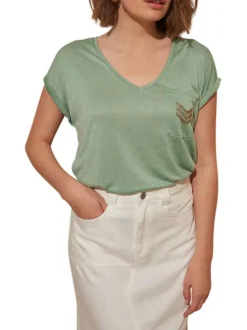 T-shirt manches courtes vert uni avec un col v et une coupe droite