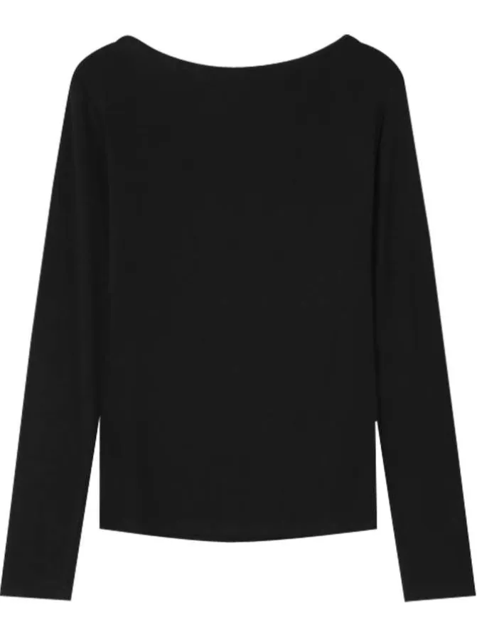 T-shirt manches longues noir uni avec une coupe ajustée et un col bateau