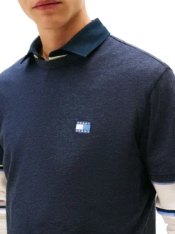 T-shirt marine uni avec une coupe droite et des manches courtes