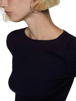 T-shirt marine uni avec une coupe droite un col rond et des manches courtes