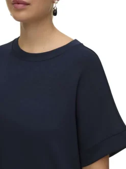 T-shirt marine uni avec une coupe large et des manches courtes