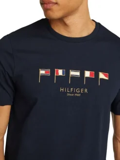 T-shirt marine uni en coton avec une coupe droite et des drapeaux sur le devant