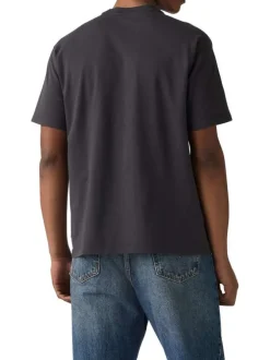 T-shirt noir avec un imprimé fantaisie et des manches courtes
