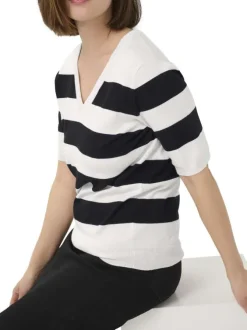 T-shirt noir et blanc rayé avec une coupe droite et des manches courtes