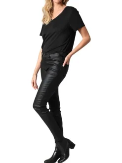 T-shirt noir orné de fils lurex avec un col v et des manches courtes