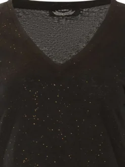 T-shirt noir à paillettes avec une coupe droite et un col V