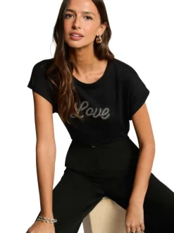 T-shirt noir pourvu d'un col rond finement côtelé et de manches courtes