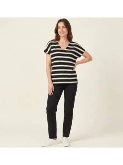 T-shirt noir à rayures avec une coupe ample et un des manches courtes