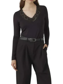 T-shirt noir uni avec un col v en dentelle et des manches longues