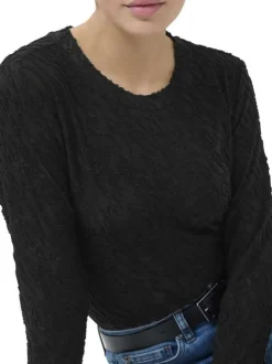 T-shirt noir uni avec une coupe ajustée et des manches longues