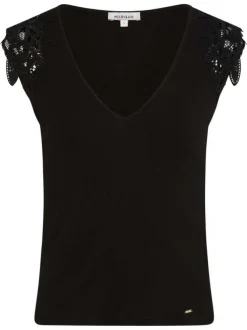 T-shirt noir uni avec une coupe ajustée et un décolleté en V