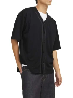 T-shirt noir uni avec une coupe droite à col v et des manches courtes