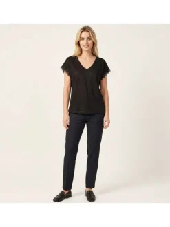 T-shirt noir uni avec une coupe droite et des manches courtes