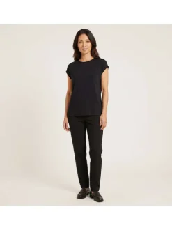 T-shirt noir uni avec une coupe droite et des manches courtes