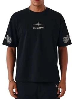 T-shirt noir uni avec une coupe droite et des manches courtes