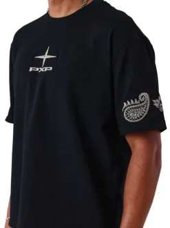 T-shirt noir uni avec une coupe droite et des manches courtes