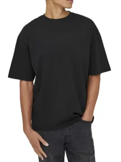 T-shirt noir uni avec une coupe droite et des manches courtes
