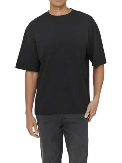 T-shirt noir uni avec une coupe droite et des manches courtes