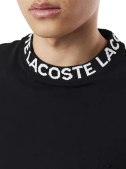 T-shirt noir uni avec une coupe droite un col rond et des manches courtes