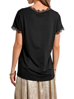 T-shirt noir uni avec une coupe droite un col v et des manches courtes