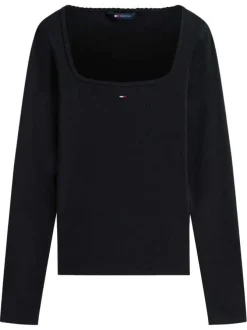 T-shirt noir uni avec une coupe moulante et des manches longues