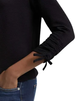 T-shirt noir uni en maille texturée avec un col rond et des manches longues