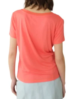 T-shirt orange détail lurex doré avec une coupe droite et un col v