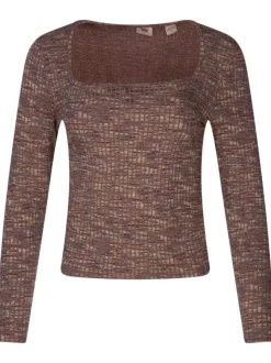 T-shirt rose avec un imprimé multicolore chiné et un col carré