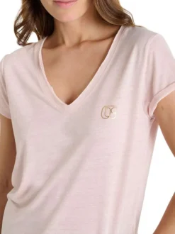 T-shirt rose à coupe droite pourvu d'un col v et de manches courtes