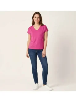 T-shirt rose uni avec une coupe ajustée et des manches courtes