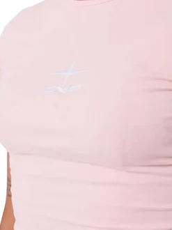 T-shirt rose uni avec une coupe moulante et des manches courtes