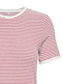 T-shirt rouge à rayures fines avec une coupe ajustée et un col rond