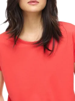 T-shirt rouge uni avec une coupe ajustée et des manches courtes