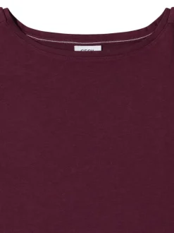 T-shirt rouge uni avec une coupe droite et des manches courtes