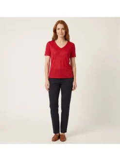 T-shirt rouge uni pourvu de manches courtes et d'une coupe droite