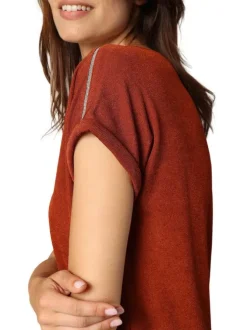 T-shirt rouille finement côtelé avec un col v et des manches courtes