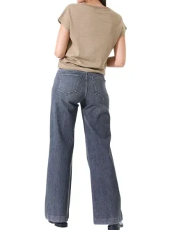 T-shirt taupe uni avec une coupe droite et des manches courtes