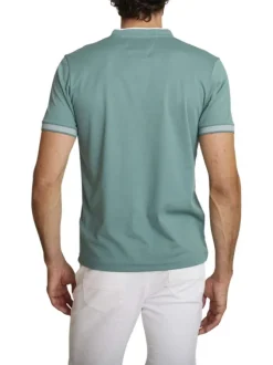 T-shirt vert d'eau uni avec une coupe droite et des manches courtes