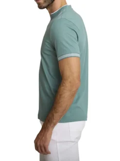 T-shirt vert d'eau uni avec une coupe droite et des manches courtes