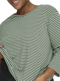 T-shirt vert et blanc pourvu d'un motif à rayures et de manches 3/4