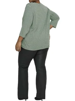 T-shirt vert et blanc pourvu d'un motif à rayures et de manches 3/4