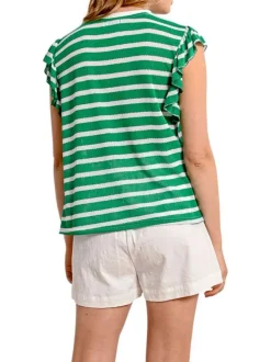 T-shirt vert rayé avec une coupe droite un col rond et des manches courtes
