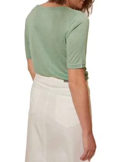 T-shirt vert uni avec un col v à coupe droite et à manches courtes