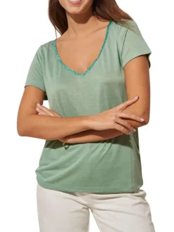 T-shirt vert uni à coupe droite avec un col v et des manches courtes